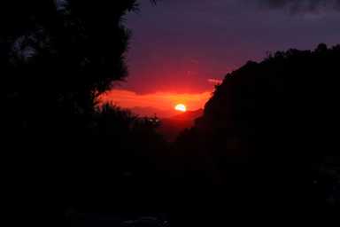 Ein spektakulärer Sonnenuntergang, der schwierig in einem Bild einzufangen ist