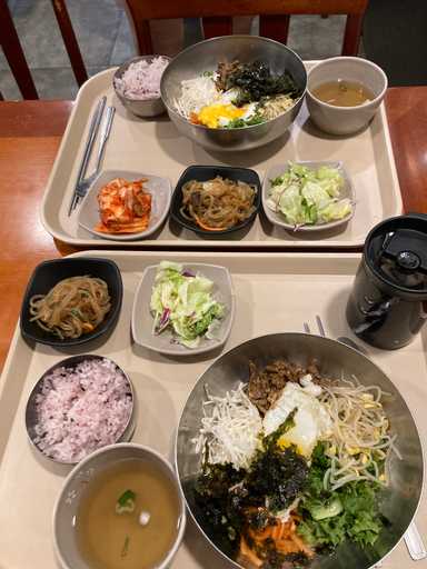 Mittagessen in der Mensa