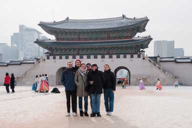 Familie Saaro im Gyeongbokgung Palast