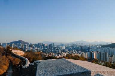 Die Aussicht auf Seoul vom Inwangsan