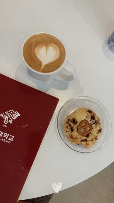 Um die Uni erträglicher zu machen gibts ab und zu Kaffee und Kuchen dazu