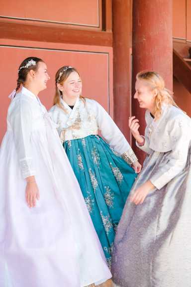 Cajsa, Louise und ich im Gyeongbukgung Palace