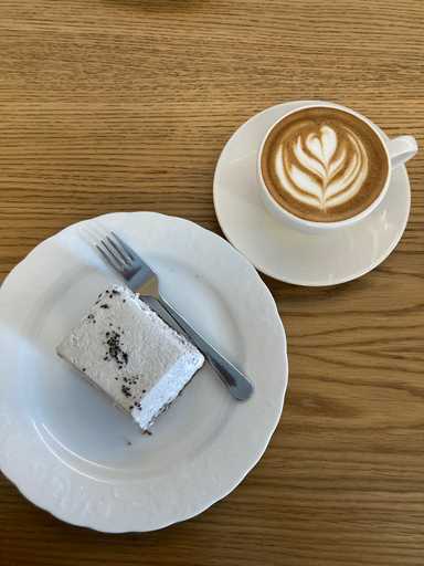 mit noch mehr Kaffee und Kuchen